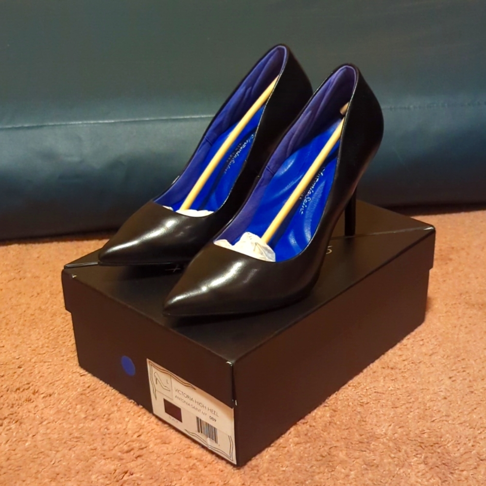 NEW Antonia Saint NY Victoria high heel black pumps 9